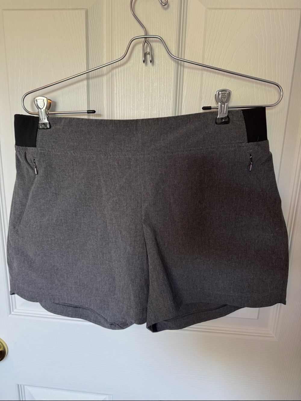 CALIA by Carrie Underwood Women’s Woven 5’’ Shorts